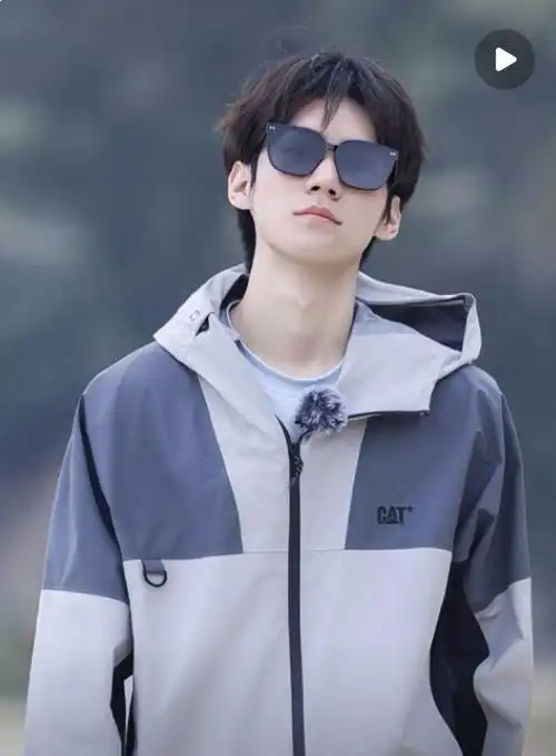 投:张真源 壁纸