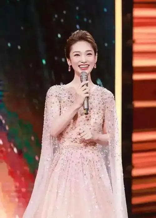 不仅优雅大气,穿搭也很高级|发型|配色|气质感|礼服裙_网易订阅