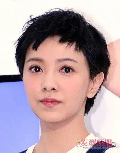 >> 二次元刘海图片 二次元刘海图片女生今年依旧很流行中 短发发型,这
