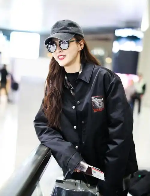 一波女明星机场秀来袭杨幂唐嫣宋茜谁才是时尚icon