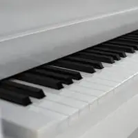 白色钢琴图片唯美头像女生点击鼠标右键下载