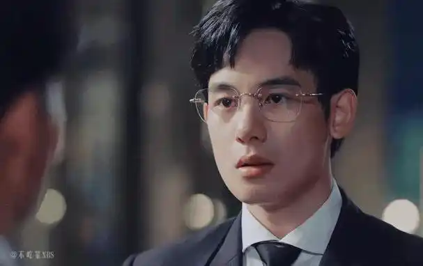 同样来自《小别离》的"天津i人"胡先煦,在今年存在感又进一步提升.