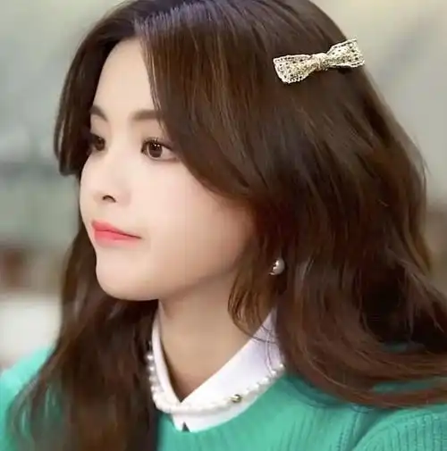 杨超越:从打工妹变成明星,年入千万的她,没你想的那么简单