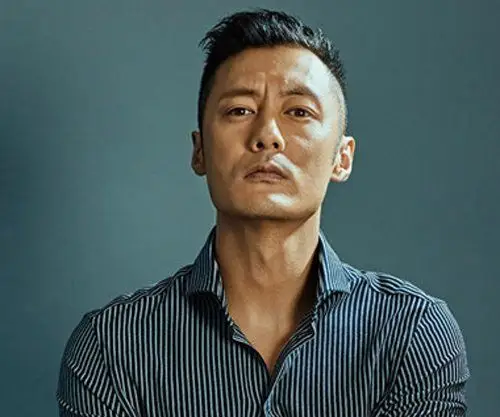 wuli男神余文乐偏爱复古侧分油头短发重新定义儒雅绅士含义