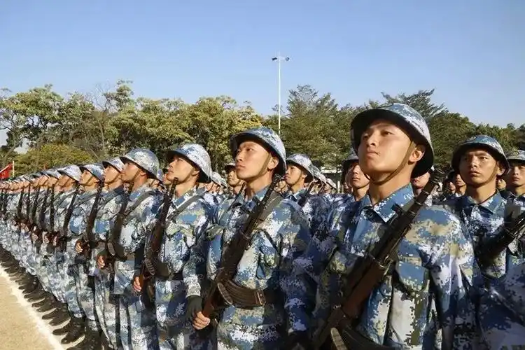 今天他们从沙角大学毕业