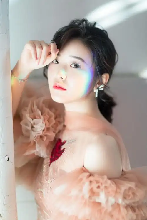 演员金雯昕2部女主戏待播 2019尽显荧屏新星无限可能