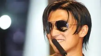 娱乐圈三大之谜之一,王杰被毒哑之谜,谢霆锋却背了多年黑锅儿