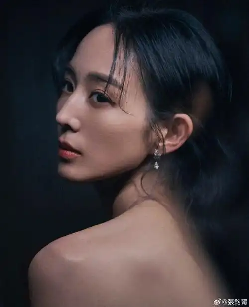 张钧甯吊带蝴蝶裙##张钧甯吊带黑裙