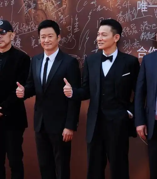 华表奖红毯章子怡礼服配球鞋沈腾憔悴苏有朋变年轻柳岩稳赢