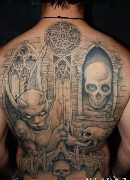 满背上的宫殿恶魔纹身图案