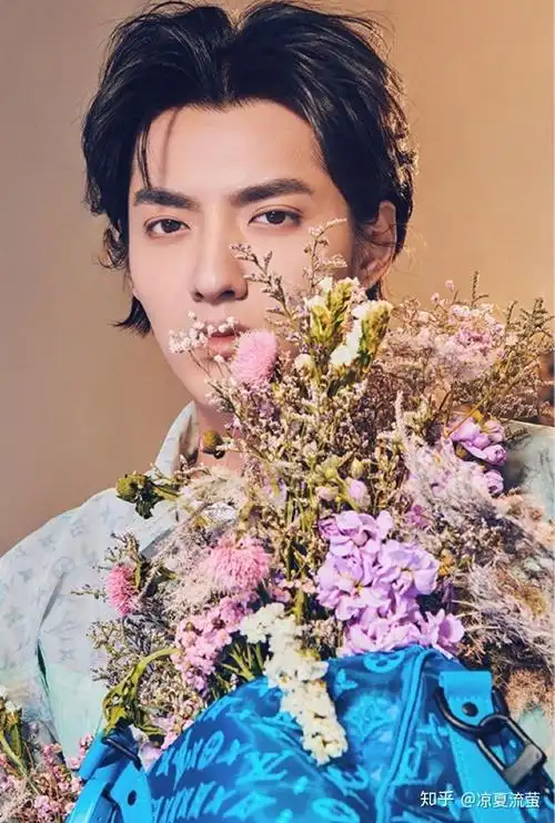 吴亦凡ampkōki爱与诚嘉人封面