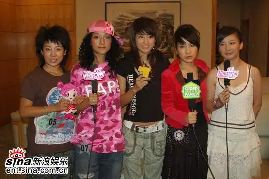 影音娱乐 音乐 2006超级女声专题 正文5强赛后集体接受采访  点击此处