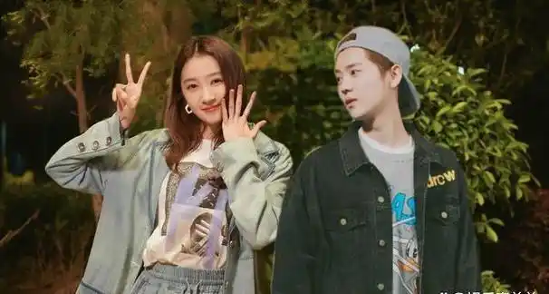 有一种"差别"叫鹿晗与关晓彤,官宣7年后,两人棋局终于被看清