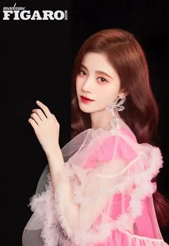 鞠婧祎《madame figaro》封面释出,粉色少女,小鞠真的太slay了!