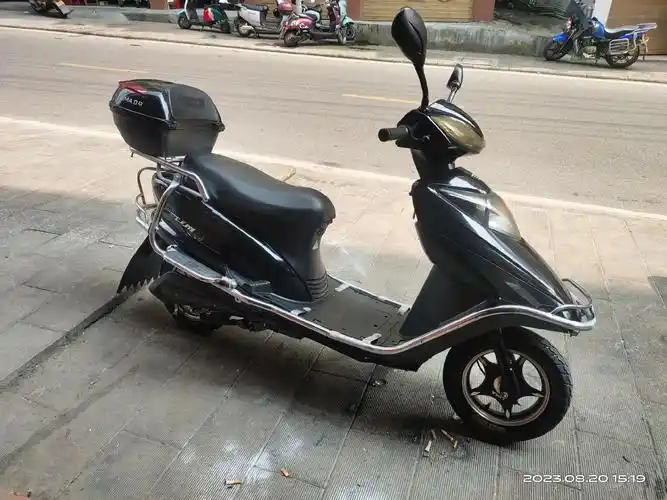 九点九新的立马电动车,动力强劲,六个大电池,趴坡杠杠的,带牌 - 抖音