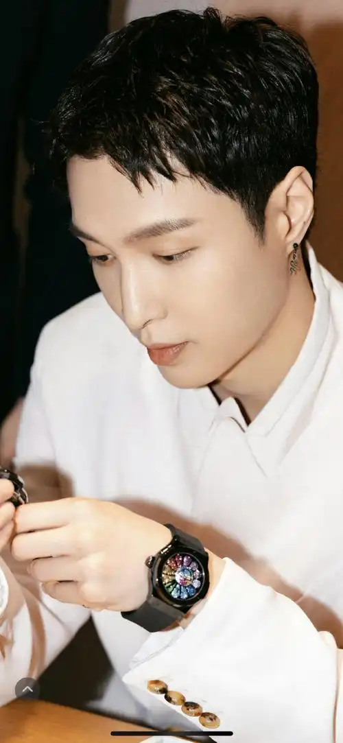 宇舶表品牌大使张艺兴##宇舶张艺兴日内瓦48h##张艺兴粉西装