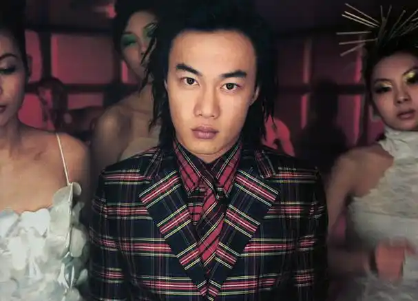 陈奕迅(eason chan),1974年7月27日出生于中国香港,祖籍广东省东莞市