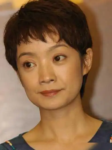 50岁王海燕离婚分上亿资产,二婚嫁给张嘉译,9岁女儿可爱到爆|演员