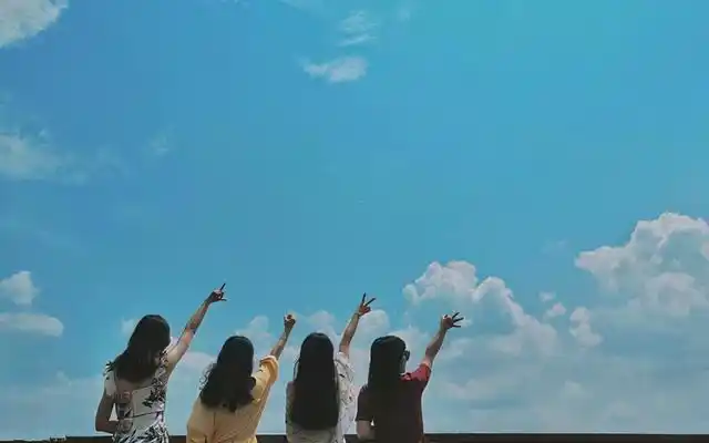 在高考作文中不乏一些以青春为主题的作文,对于高中生来说,他们正青春