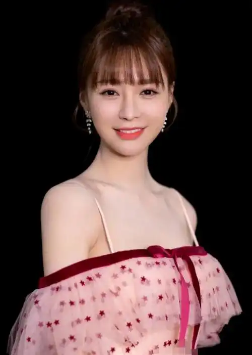 "湖南台一姐"沈梦辰突发意外医院暴哭!