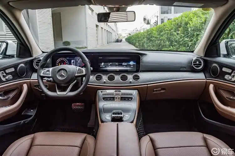 【奔驰e级2018款改款 e 300 l 时尚版 运动轿车内饰全景正拍汽车图片