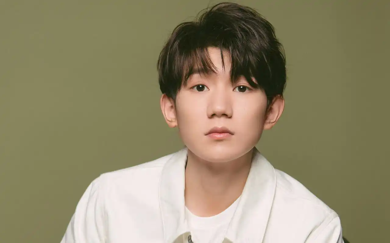 王源帅气写真高清电脑桌面壁纸