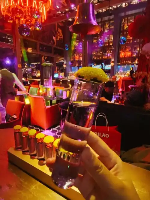 好久没喝酒了,逛到南强街随意挑了这家,当时正是晚餐快结束夜场即将