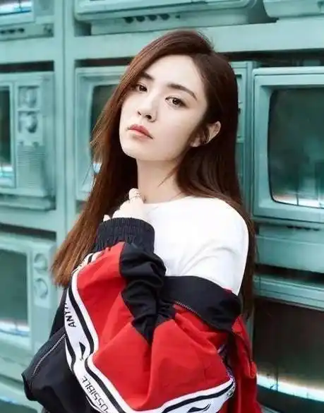 2010年的时候,刚刚毕业两年的22岁姑娘王晓晨参演了这部李保田老师