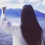 蔚蓝海边美女背影头像