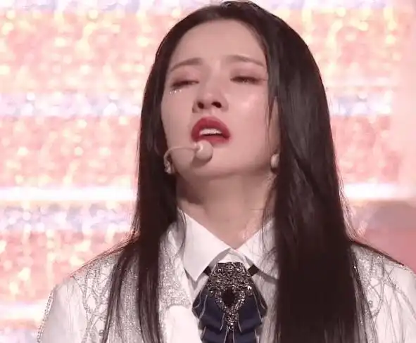 有种看走眼叫刘些宁素颜,本以为一般,当她侧头时:真是门面担当