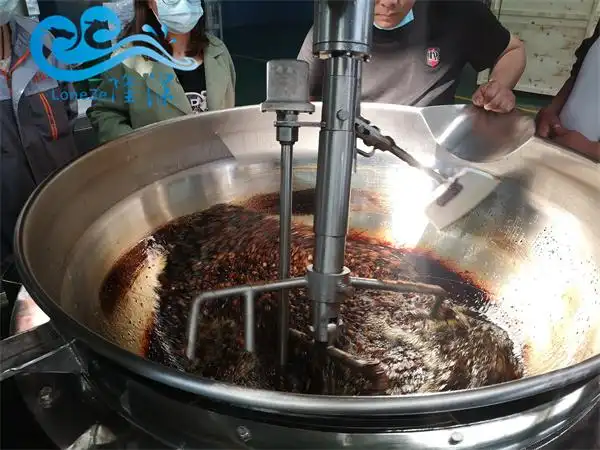 炒制正宗的火锅底料 就用火锅底料炒锅