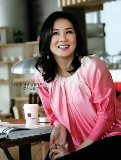 毕业于高丽大学政策学院 i>(硕士) /i>,韩国女演员