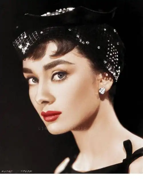 从未见过的奥黛丽·赫本彩照,美到窒息!