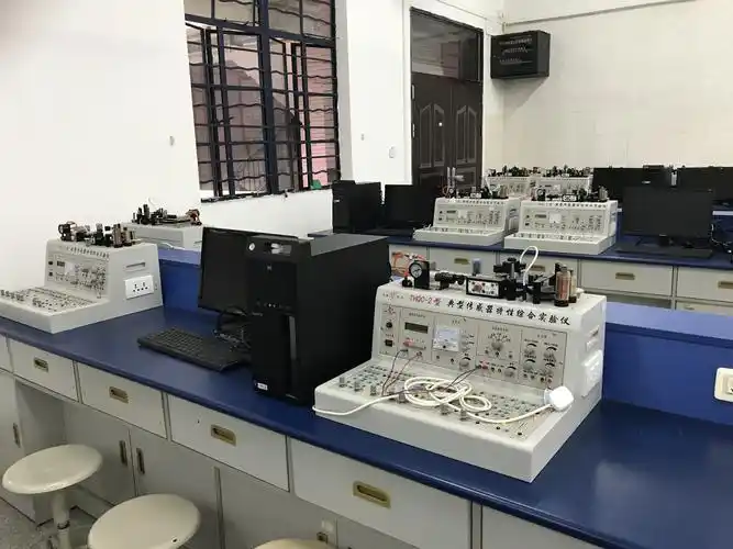 组合优化,配置合理,数量充足,满足现代实验教学要求仪器设备使用效益