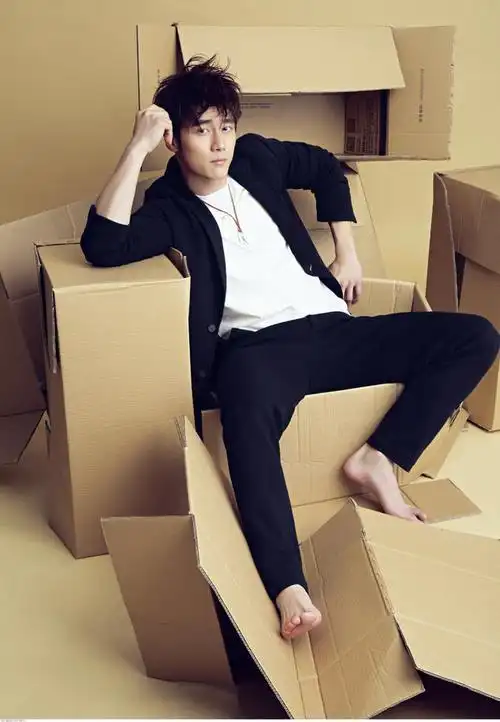 修图师张金禄carson作品《蒋劲夫《精品购物指南》》