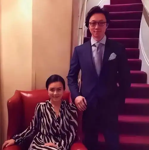 陈辰:与初恋程雷分手后,转身嫁小2岁余笛,婚后生一女幸福美满_网易