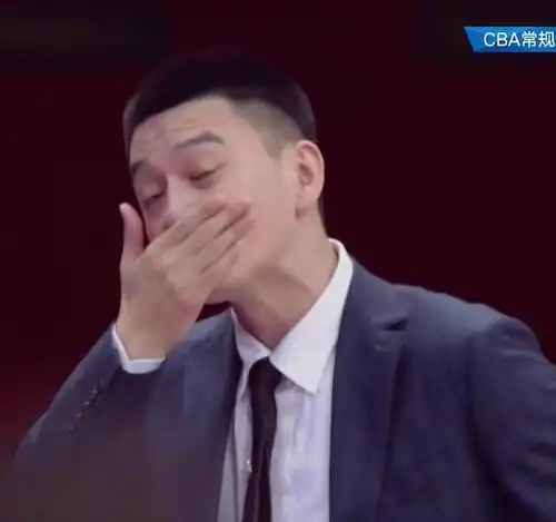 cba第二惨遭20分屠杀!郭艾伦15中5,杨鸣无奈捂脸,广东坐收渔利