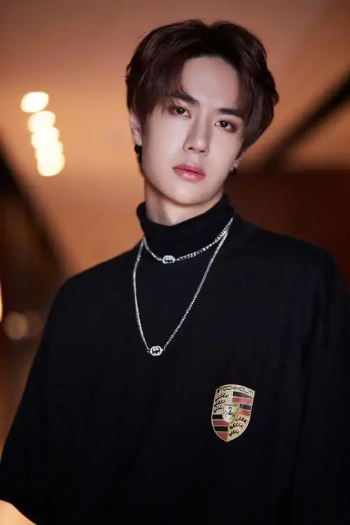 王一博最新帅气写真