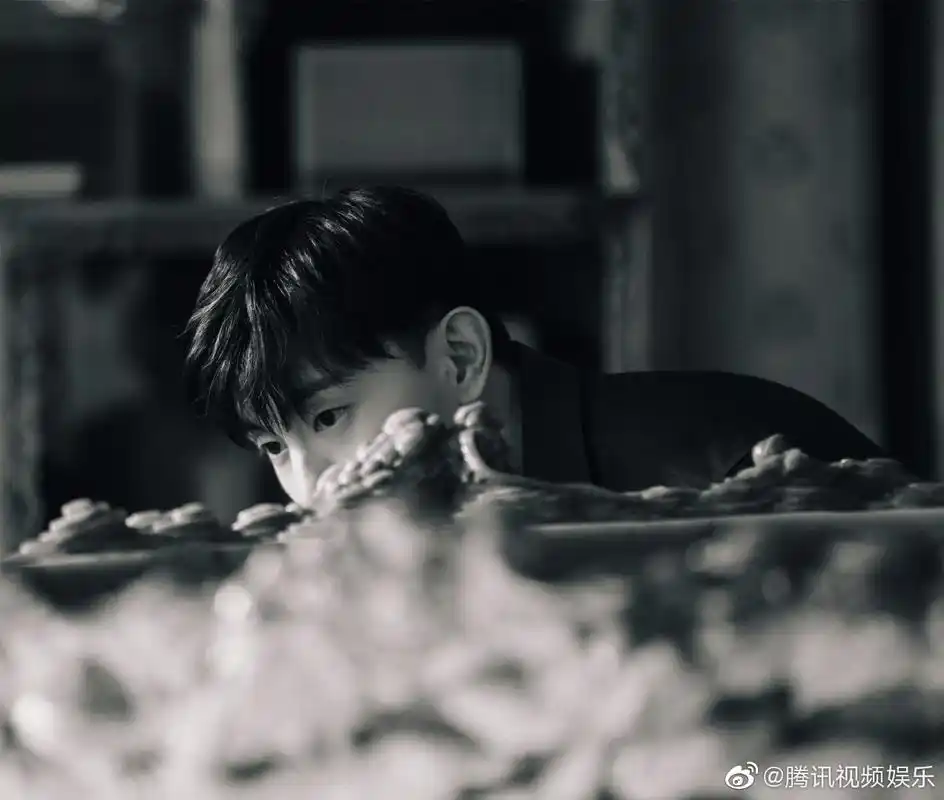 请查收这一组邓伦的绝美侧颜.