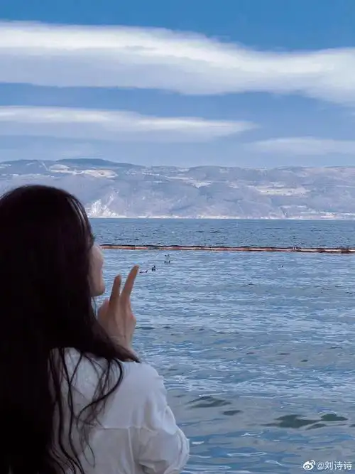 眼睛捕捉美人,姐姐的背影都散发着优雅气质,狠狠i住