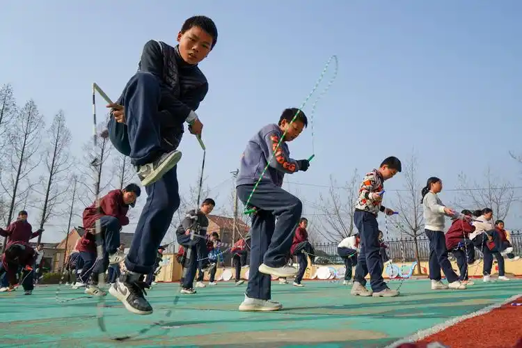 我爱体育课——江苏睢宁:花样少年 "绳"采飞扬
