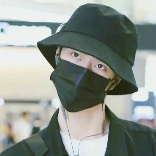 你们怎么知道王一博有好多不同类型的帽子#王一博牛仔帽