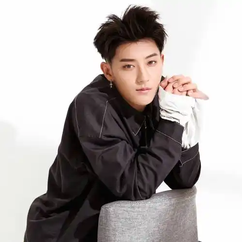 事业扶摇直上的黄子韬,情绪却接连崩溃,春节期间他经历了什么?