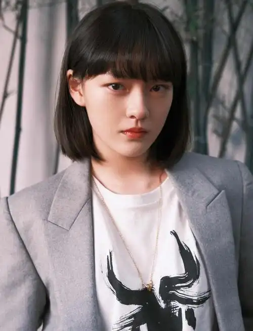 又见"西装杀"!文淇西服套装出镜气韵别致