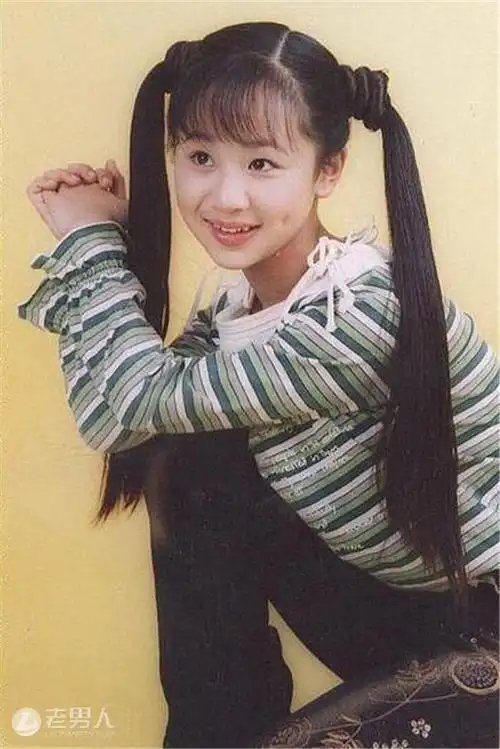 杨紫晒呆萌童年照 自吹老天对我不薄啊 / 比乐族