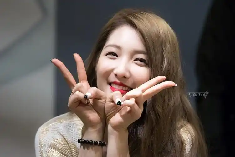 nam ji hyun南智贤哪年正式出道?凭借怎样性感魅力俘获男性粉丝的心?