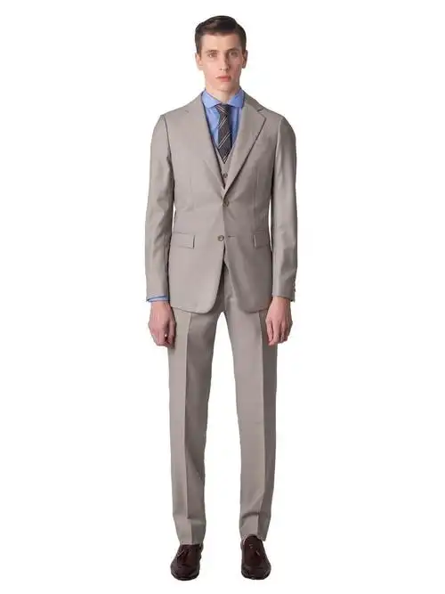 罗宾晨高级定制:米色西装