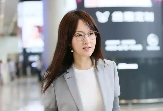 赖文峰在出狱后,也没有再找初恋杨钰莹,而是找了个叫贝贝的女人当妻子