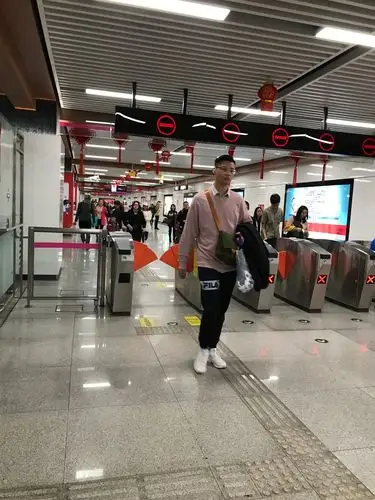 地铁故事～这些照片全是原图,是我上下班路过或坐地铁时拍的,想记录