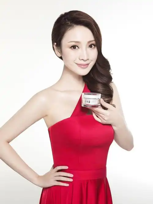 瓷肌代言人-柳岩